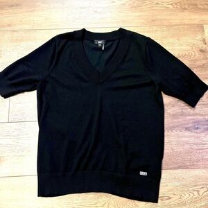 DKNY Copped Knit Sweater Women’s v-neck Black Monogrammed Viscose Blend Lrg NWOT
